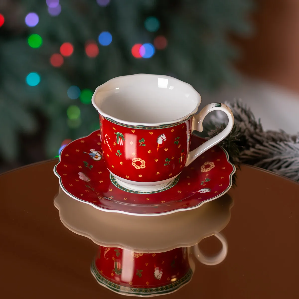 Чашка порцелянова Christmas з блюдцем, червона